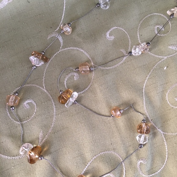 Jewelry - Chunky “Crystal” necklace